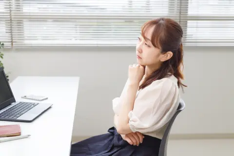 クレジットカードの支払いを滞納しており「簡易裁判所」から“訴状”が届きました。これは出廷しなければいけないのでしょうか？払えない場合はどうなりますか？