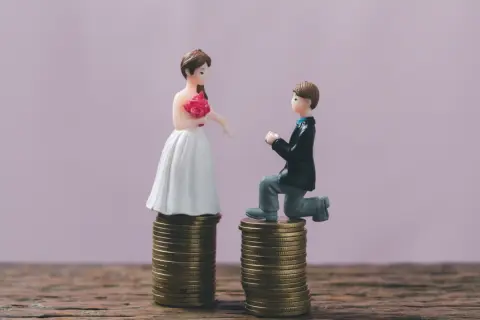 結婚資金として「300万円」をもらいました。結婚式の直前なら「非課税枠」が使えると聞いたのですが、タイミングによって税金は変わるのでしょうか？