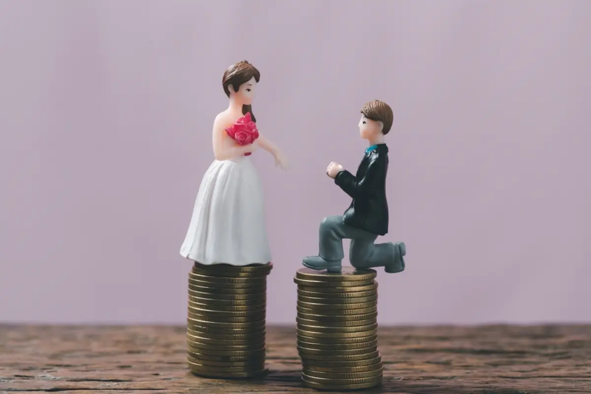 結婚資金として「300万円」をもらいました。結婚式の直前なら「非課税枠」が使えると聞いたのですが、タイミングによって税金は変わるのでしょうか？