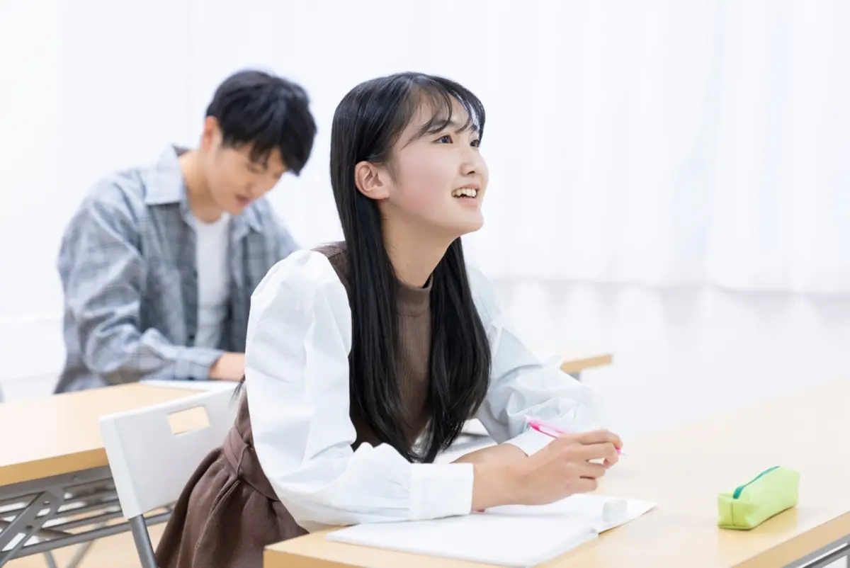 子どもが中学生になり、塾代が「月4万円」に。今後高校・大学と進学する場合、教育費は大学卒業までに合計いくらになる？