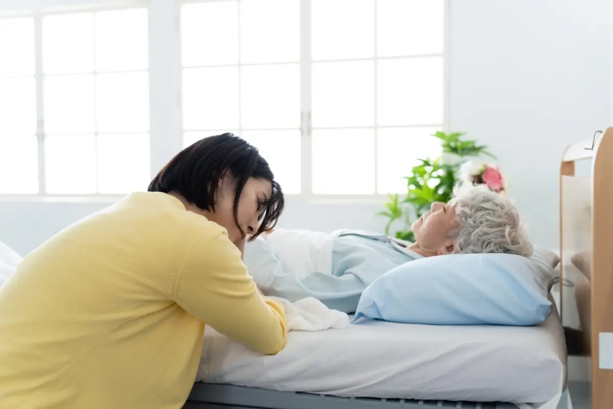 70代“要介護3”の母を在宅で介護しようかどうか悩んでいます。「在宅のほうが施設より安い」と聞きますが、実際どれくらいの費用の差があるのでしょうか？