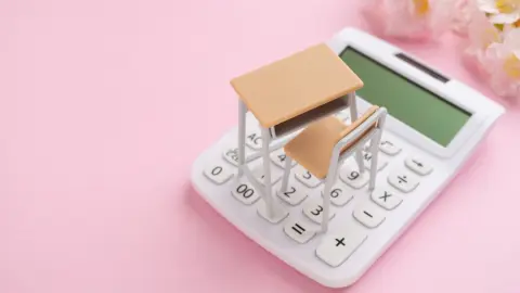 息子の奨学金「200万円」を肩代わりしたいです。「教育資金の一括贈与」を使えば、贈与税はかかりませんよね？