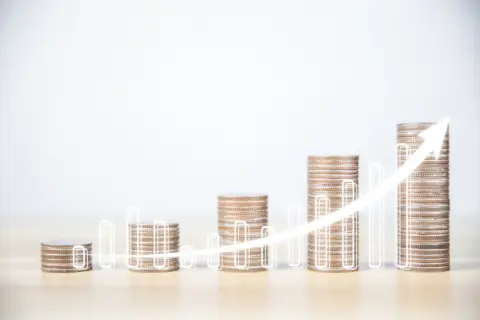 日本の平均年収は「460万円」らしいけど、そんなにもらっている人は少ない…？実際に「平均年収以上」稼いでいる人の割合とは