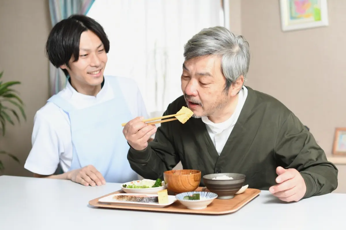 父が「認知症」で介護施設に入居します。月額利用料のほか、“入居一時金”や“医療費”などでいくら必要でしょうか？