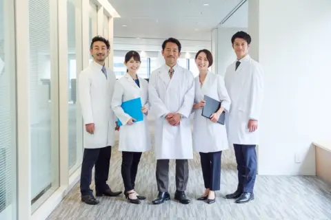 「開業医」と「勤務医」の年収差は“約2倍”!?これほどの差が生まれるのはなぜ？