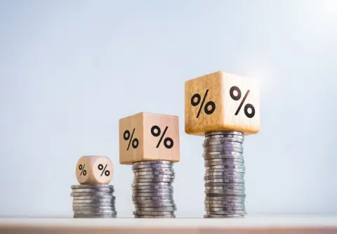 「100円」からでも「投資」ができると聞いたのですが、「利益」はどれくらいになるのでしょうか？ デメリットや注意点があれば教えてください。