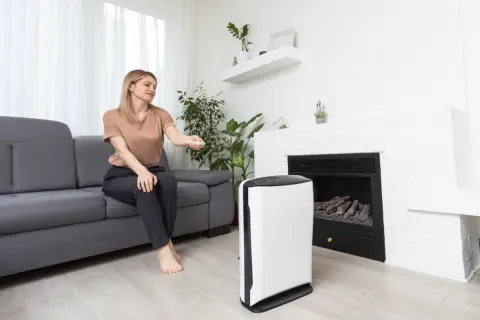 電気代が先月よりも“5000円”増えたのは、「除湿機」をフル稼働しているから？ 毎日12時間つけっぱなしで電気代は1ヶ月いくらになる？