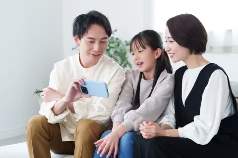 「YouTubeの広告がイヤ」と中学生の娘から相談が…「月1280円」かかりますが、子どもの“安心”のために課金すべきでしょうか？