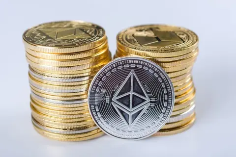 【イーサリアム】過去最高の「1ETH＝70万円」に到達！ 友人は「そんなに危なくない」と言いますが、今始めるのってアリですか？ 急騰の背景も解説