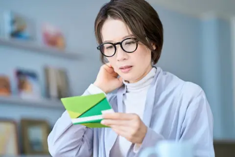 義父が亡くなり、残された預金通帳には「1500万円」が。“同居し介護していた私”に相続権はあるの？