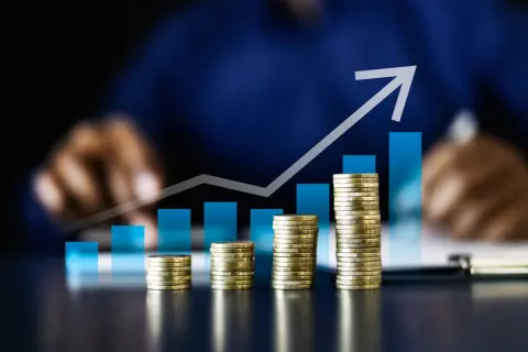 10月の年金支給日に「支援給付金」が上乗せされると聞きました。実際いくらくらい増えるのでしょうか？ 条件とかありますか？