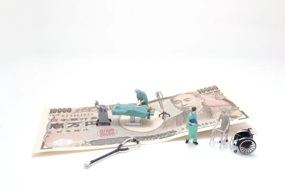 「年金受給者は医療費が安い」と思っていましたが、親が入院して「高額療養費として月8万円」請求されました。年金生活でも医療費は高いのでしょうか？