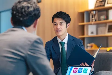 「メガバンク」の営業職で“年収1000万円”という30代の友人。銀行員ならそれくらいの年収は珍しくないのでしょうか？