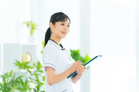 看護師の彼女のほうが年収が「100万円ほど」高いことが発覚…！30代会社員で「年収400万円」は少ないのでしょうか？