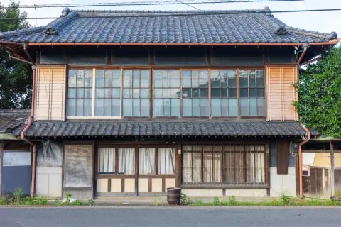 “遠距離実家”がついに空き家に！ 特に使い道がないので売りたいのですが、税金や手数料はかかりますか？