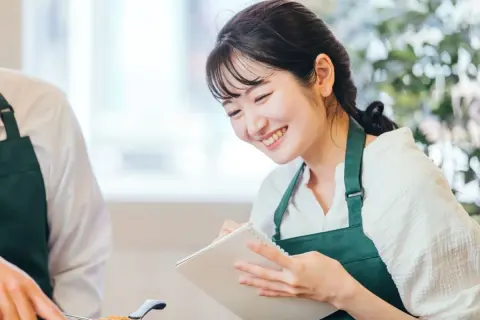 「40歳・年収400万円」の片働き家庭。妻に「年収300万円くらい稼いでほしい」と伝えても、“周りでそんなに稼ぐ人はいない”とのこと。40代既婚女性で稼ぐ割合はどのくらいですか？