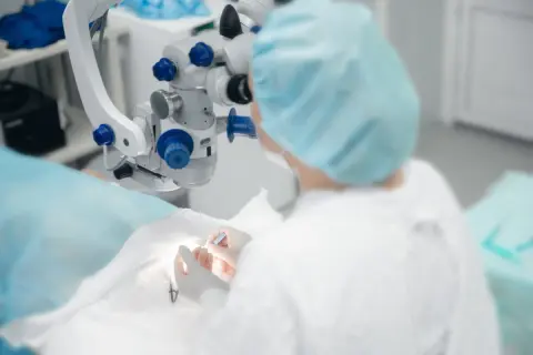 視力回復のために「レーシック手術」を検討しています。「30万円」ほどかかると言われたのですが、医療費控除は使えますか？