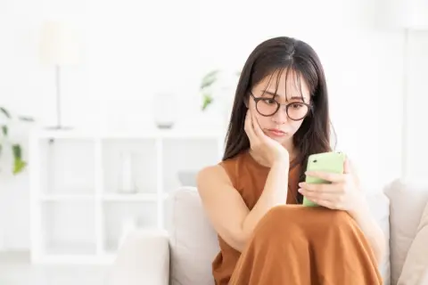 スマホ料金、ずっと大手キャリアのままで大丈夫？「見直さない人」が後悔する3つの理由