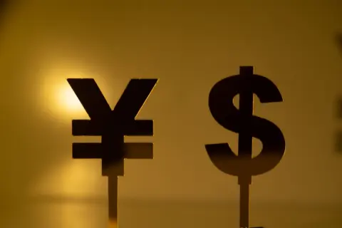 円安で「ドル預金」は本当に得？ 1ドル140円で「100万円」預けた場合の損益は？ 円高になったときの“変化”もFPが検証