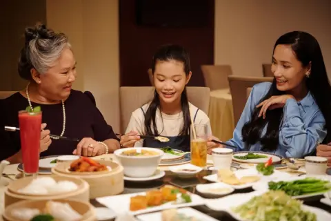 【外食系】株主優待は「すかいらーく」「ロイヤルホスト」どっちがお得？“株価水準”はほぼ同じだけど、優待内容の違いは？「金額面・使い勝手」を比較