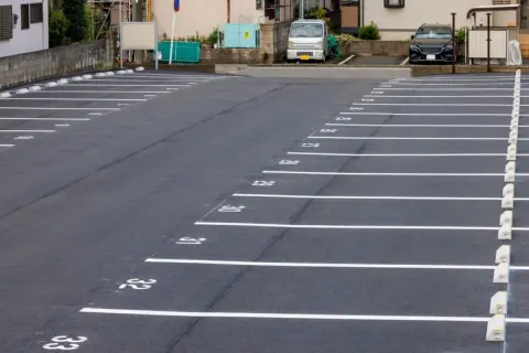 都市部の「20坪の土地」でも活用できる？“駐車場・コインランドリー・トランクルーム”の収益性を比較