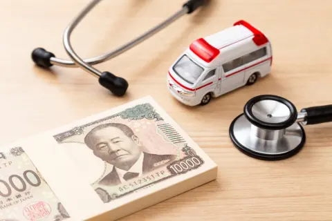 歩けないほど体調が悪いのに「お金がかかるから」と救急車を呼ばない母。救急車の料金がかかる基準って何？