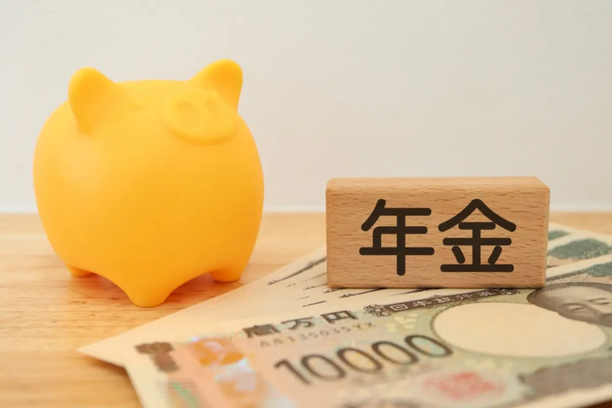 受給予定の年金額が「月8万円」ほどと少なく、生活費が足りないかもしれません。“生活保護”と“年金”を同時に受けることはできますか？