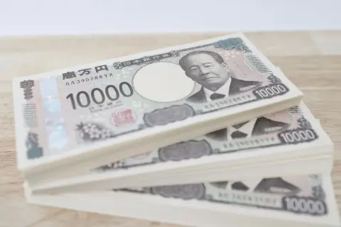 結婚資金として祖父母から「300万円」をもらいました。親からも「100万円」を受け取ったのですが、贈与税は合算でかかるのでしょうか？