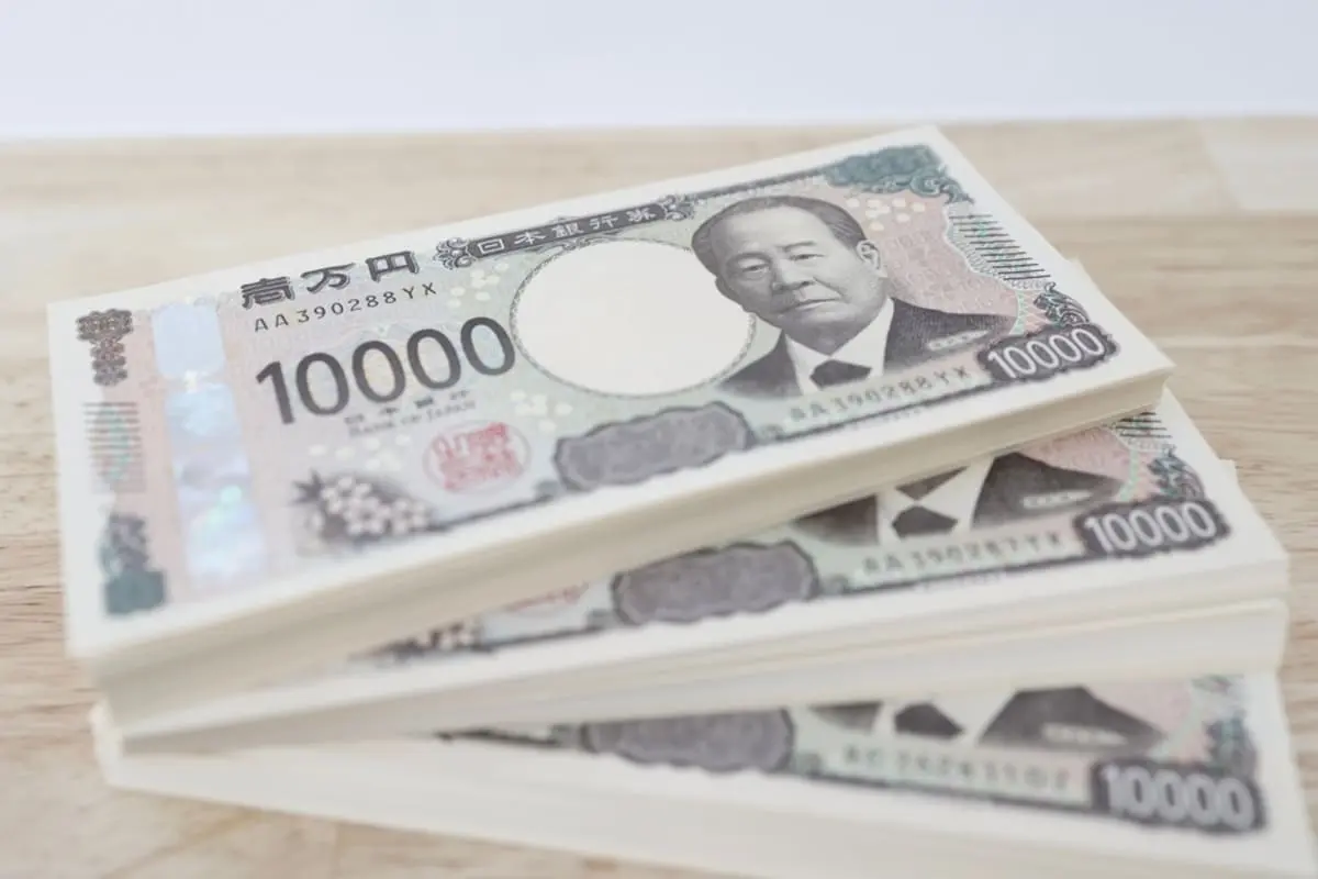 結婚資金として祖父母から「300万円」をもらいました。親からも「100万円」を受け取ったのですが、贈与税は合算でかかるのでしょうか？