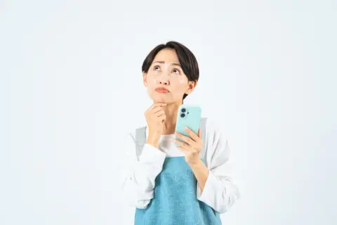 iPhoneの電池持ちが悪く、修理か買い替えか悩んでいます。最新機種でなければ、買い替えてもそこまで金額は変わらないでしょうか？