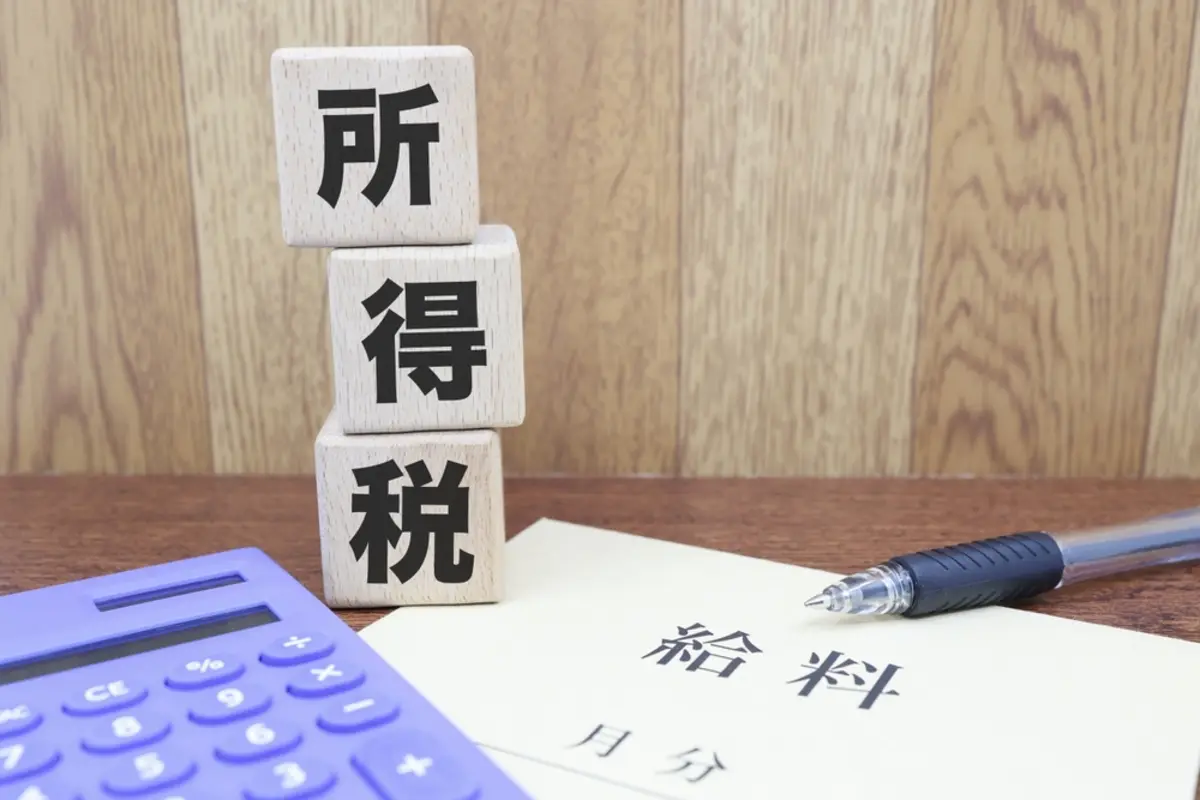 大学生でバイト代“9万円”から「所得税」が引かれました。友達に「8万5000円までなら引かれない」と聞いたのですが、損をしてしまったのでしょうか？