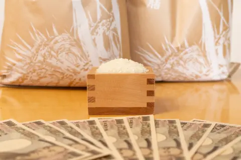 なかなか下がらない「米価格」… 高騰が続く背景は、特殊な価格決定の仕組みにある？