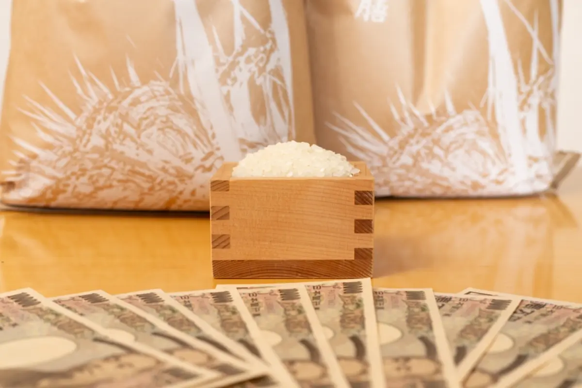 なかなか下がらない「米価格」… 高騰が続く背景は、特殊な価格決定の仕組みにある？