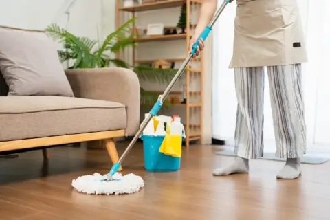 母が高齢で実家の掃除が大変になってきました。週1で片付け代行サービスに頼むと、毎月どれくらいの費用がかかるのでしょうか？