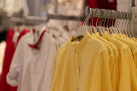 なぜお金持ちは「ユニクロ」を選ぶ？“本当の裕福層”は「モノにお金を使わない」…ブランド品に興味を持たない理由とは