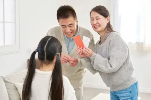 孫に“毎月1万円”渡しているけど、これも贈与税の対象？ 少額なら申告しなくてもバレないでしょうか？