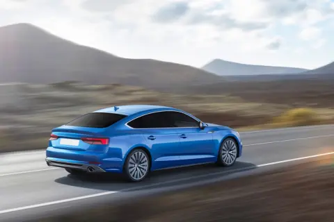 街中で「国産のスポーツカー」を見かけます。乗っている人の年収はどのくらいなのでしょうか？