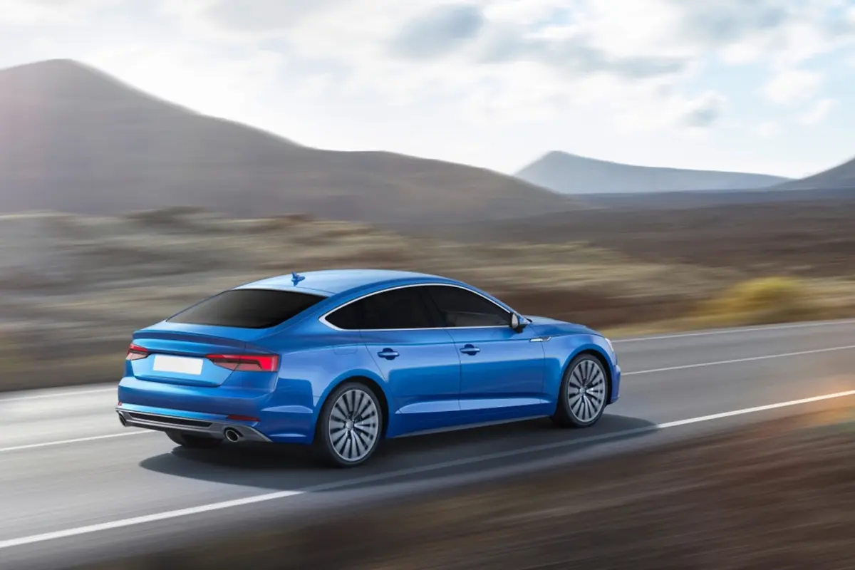 街中で「国産のスポーツカー」を見かけます。乗っている人の年収はどのくらいなのでしょうか？