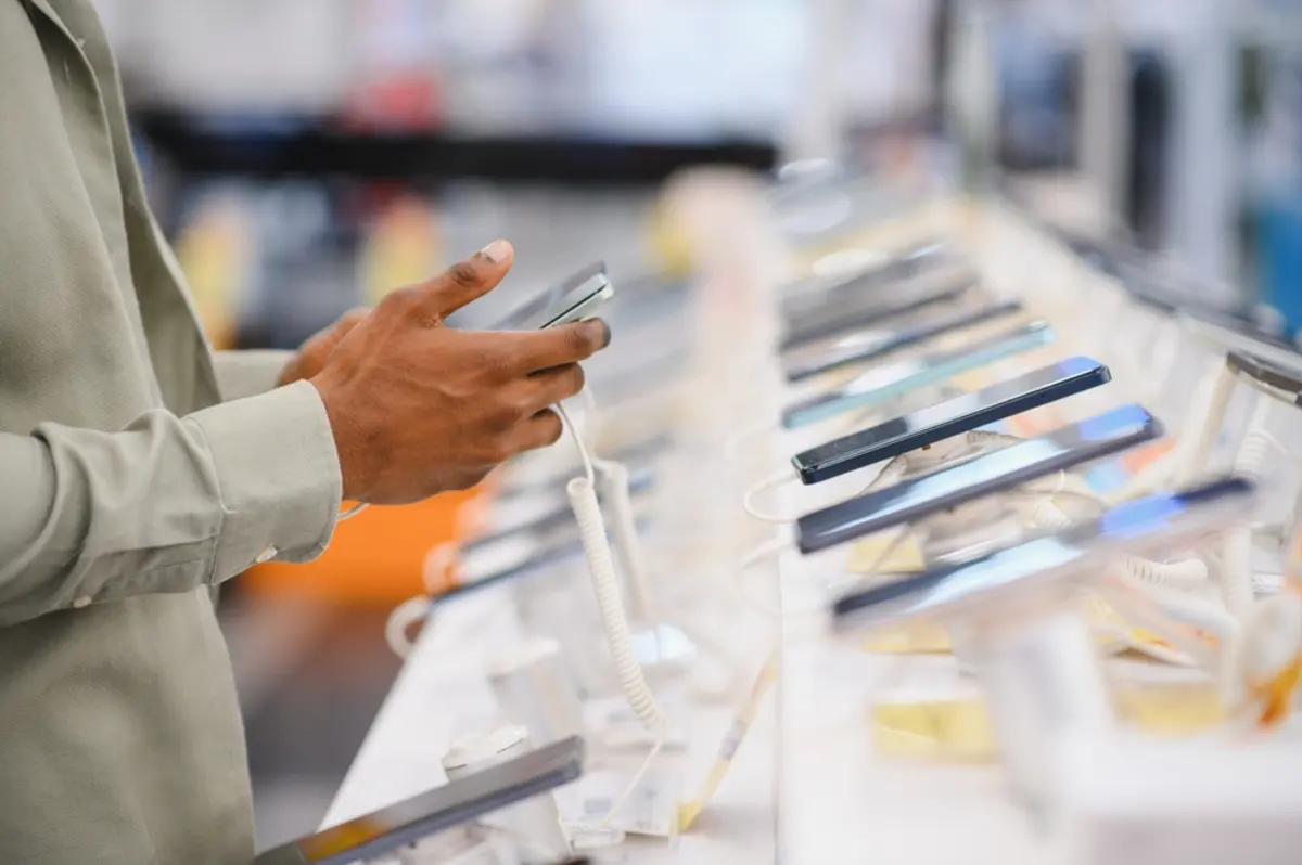 【最新】「iPhone 17 Pro」が欲しいけど、前モデルから“2万円”アップ！「128GB」は廃止に？ 下取り活用で「最大13万円分お得」になる“買い替え術”も解説