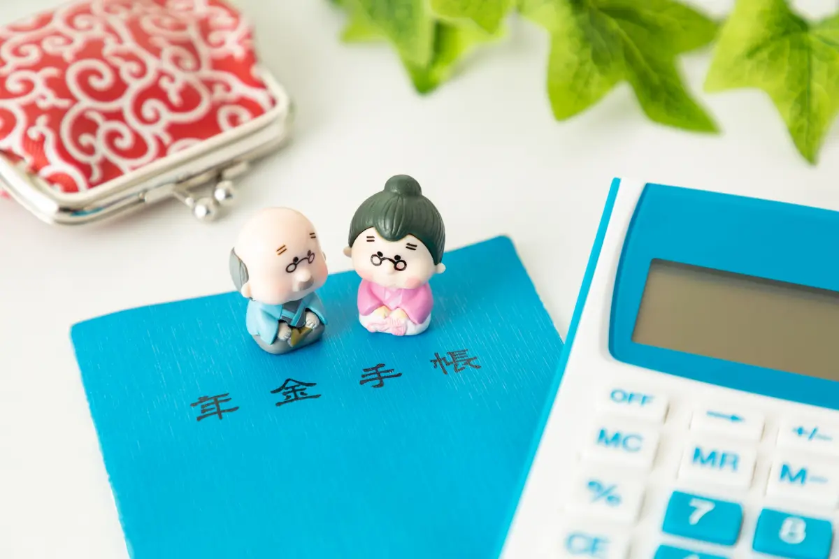 誕生日に届いた「ねんきん定期便」を確認したところ、“月額20万円”に満たない年金見込額にびっくり！そもそも厚生年金の平均受給額って“15万円以下”って本当!?