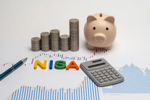 50歳から「老後2000万円問題」をクリアする方法は!? いまから「NISA」に“毎月10万円”拠出すれば間に合う？