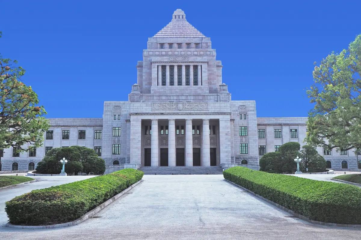 日本の総理大臣は“年収4000万円”？大企業社長の「半額にも満たない」って本当!? 上場企業社長の年収ランキングも紹介！