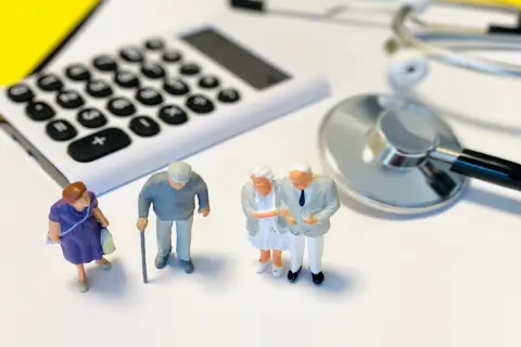 10月から「後期高齢者医療制度」の“自己負担額”が高くなる!? 1ヶ月の負担増加額を“3000円”までとする「配慮措置」があったことをご存じですか？