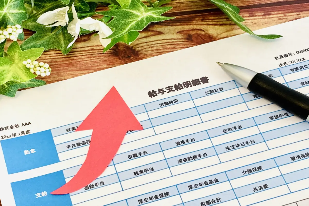 最新の統計では民間の平均給与は“年収478万円”！ 10年間で“50万円以上”も上がったって本当!? 「賃上げ」は「物価上昇」に追いついてる？