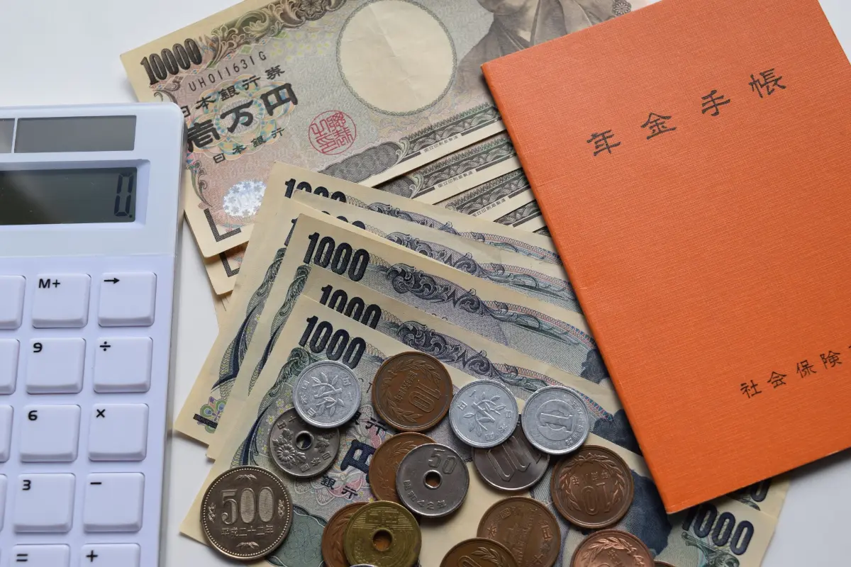 【年金生活者支援給付金】10月支給分から年金が「月額最大5450円」増額になるのはどんな人？ 申請は必要？ いつまで上乗せされるの？ よくある疑問を解説