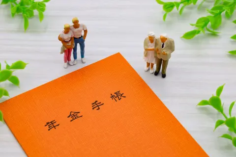 9月中に「みどりの封筒」が届いた方が対象！ 10月から年金が“月額5450円”上乗せされる対象者とは？ 「年金生活者支援給付金」の支給対象を改めておさらい