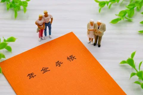 【10月15日は年金支給日】夫婦2人世帯の「年金受給額」の平均は？ わが家は夫婦あわせても“20万円以下”なのですが、少ないのでしょうか…？