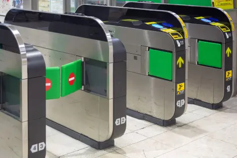 旅慣れしている友人はいつも金券ショップで「株主優待券」を買って新幹線に乗っているそうです。「東海道新幹線」に“約1割”安く乗れるって本当？