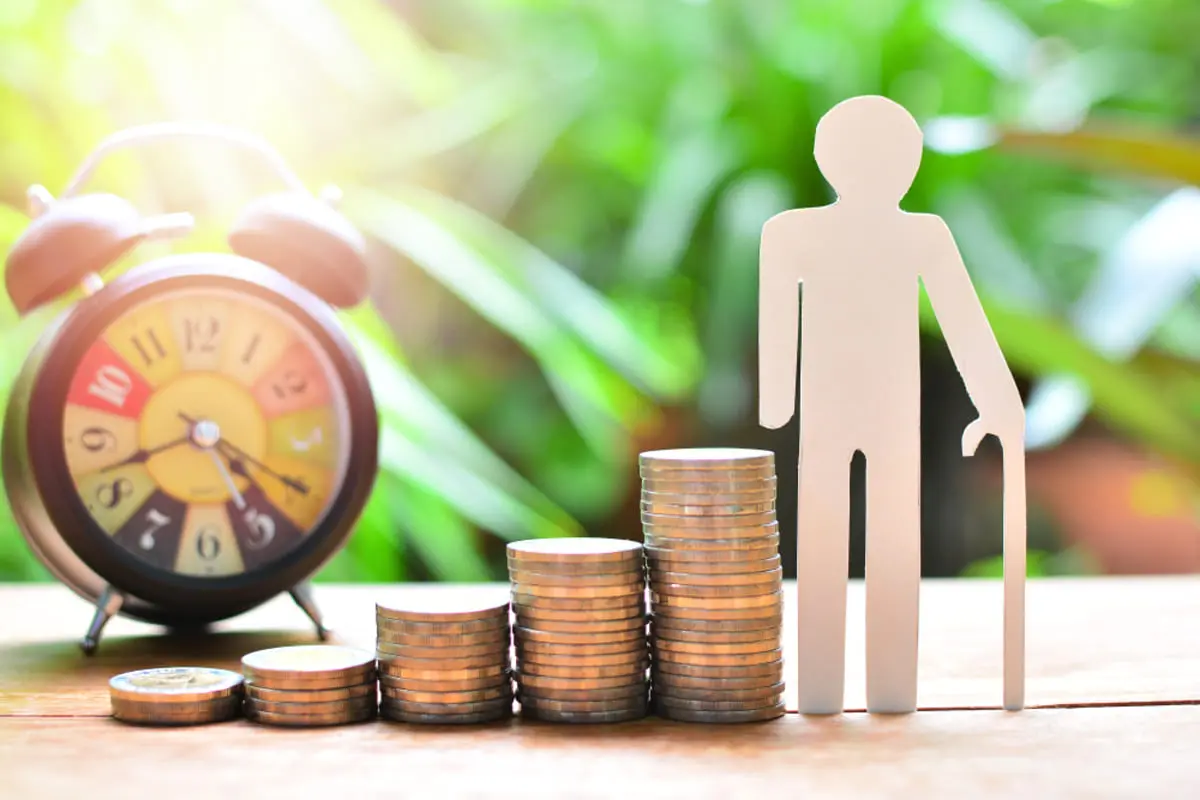 42歳独身「年収600万円・金融資産800万円」の男性会社員。60代平均資産の“半分もない”けど「脱パチンコ＆たばこ」で、月3万円投資＆年率3％運用で、一気に平均を超えられる？