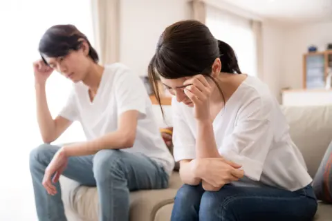 都内で世帯年収1500万円あっても「裕福な暮らし」ができないのですが、うちだけですか…？ 地方に住み替えればぜいたくできるでしょうか？